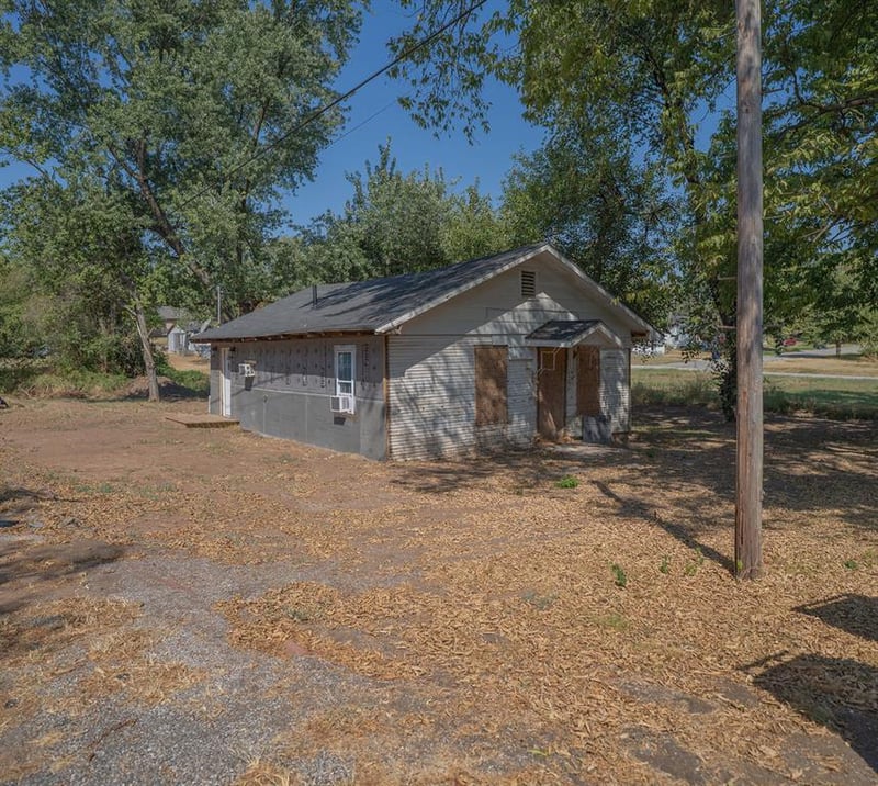 2119 Cherokee Ave, Baxter Springs, KS 66713