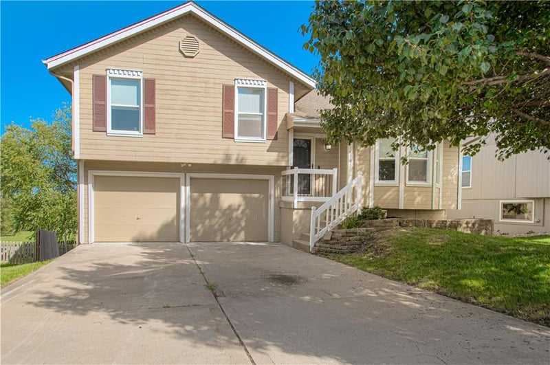 14105 Lora St, Smithville, MO 64089