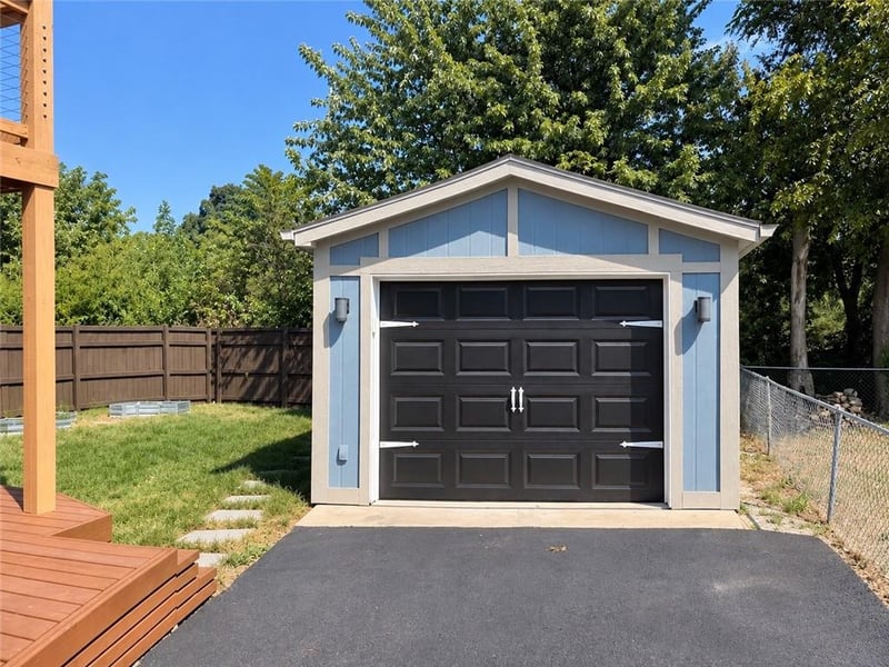 19885 S Main St, Spring Hill, KS 66083
