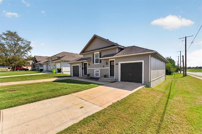100 E South Ave, Belton, MO 64012