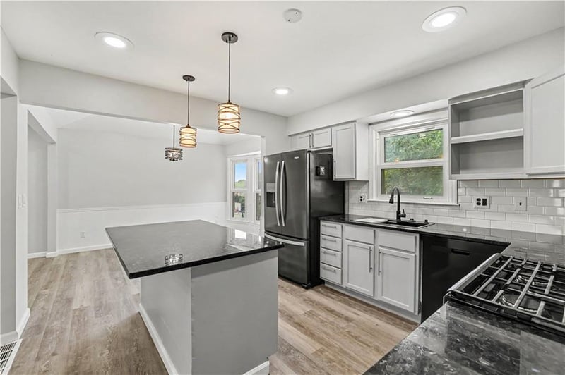6012 E 107th Ter, Kansas City, MO 64134