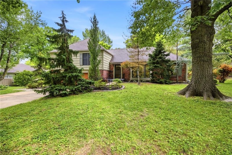 4506 W 93rd Ter, Prairie Village, KS 66207