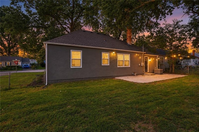 5117 Rosewood Dr, Roeland Park, KS 66205
