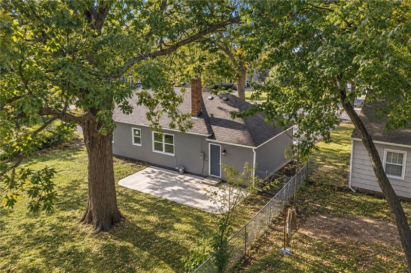 5117 Rosewood Dr, Roeland Park, KS 66205