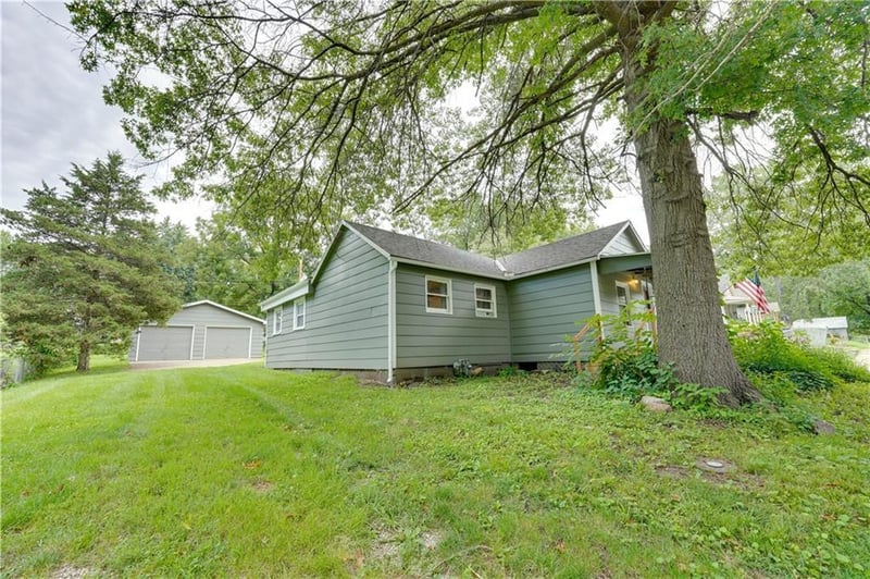 1128 Pottawatomie St, Leavenworth, KS 66048