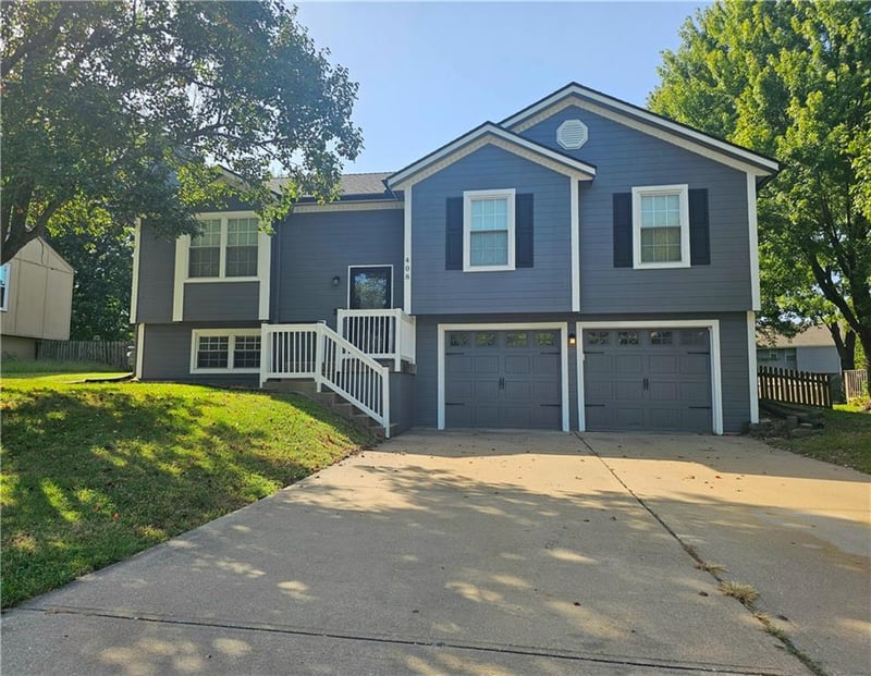 408 Huntington Ct, Greenwood, MO 64034