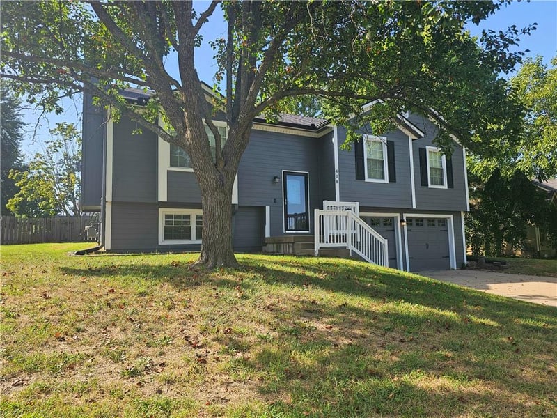 408 Huntington Ct, Greenwood, MO 64034