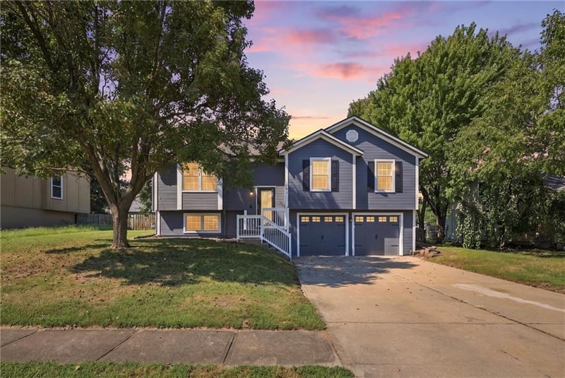 408 Huntington Ct, Greenwood, MO 64034