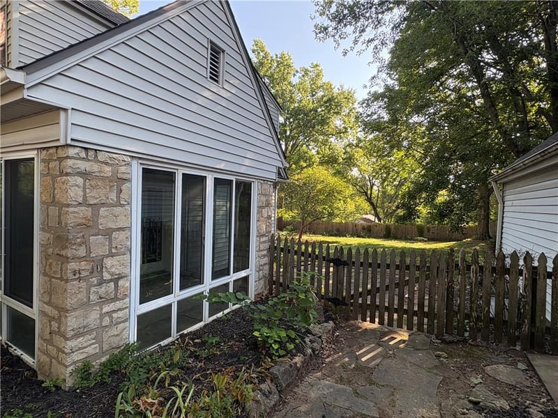 15 Moss Ave, Liberty, MO 64068