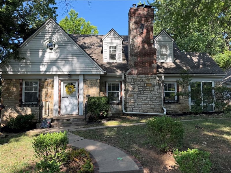 15 Moss Ave, Liberty, MO 64068