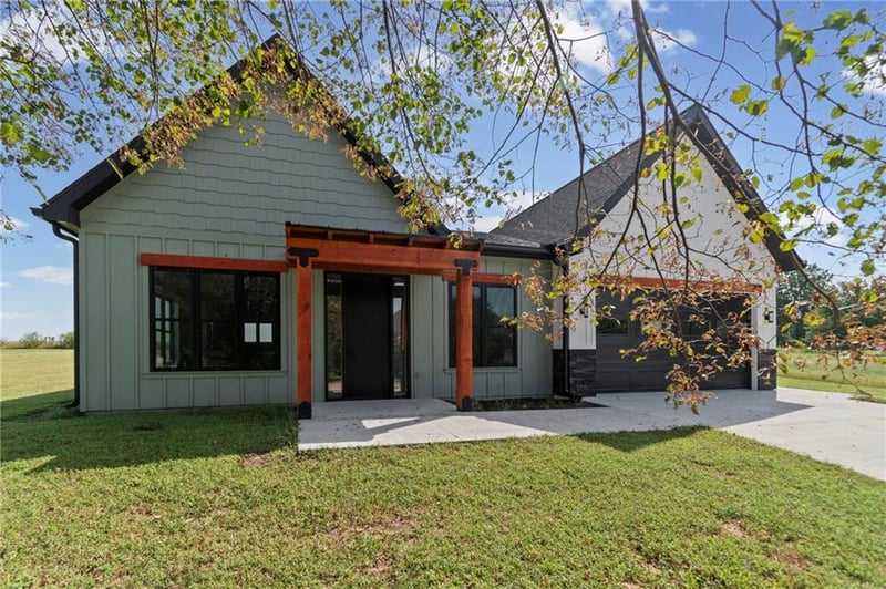 2004 Country Club Dr, Carrollton, MO 64633