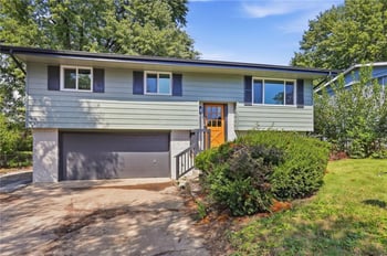 8248 Armstrong Ave, Kansas City, KS 66112