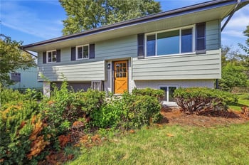 8248 Armstrong Ave, Kansas City, KS 66112