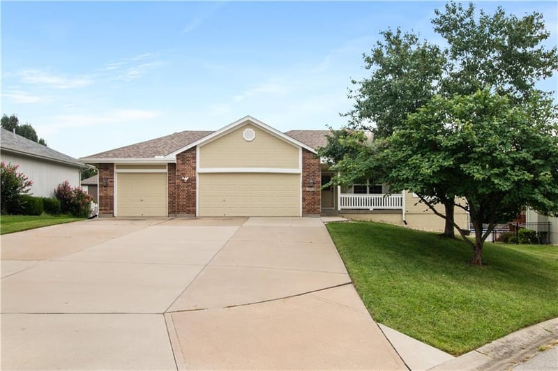1715 Overbrook Ln, Raymore, MO 64083