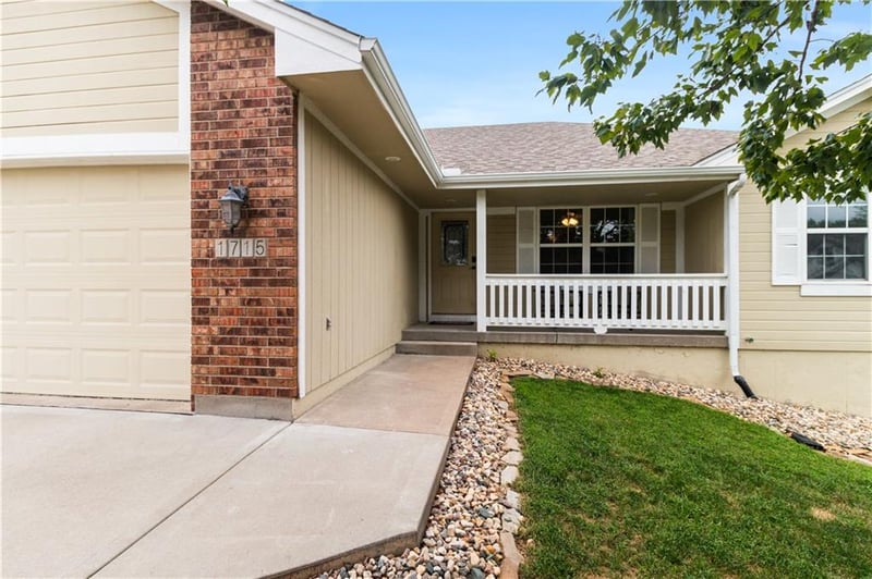 1715 Overbrook Ln, Raymore, MO 64083
