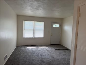 4610 E 40th St, Kansas City, MO 64130