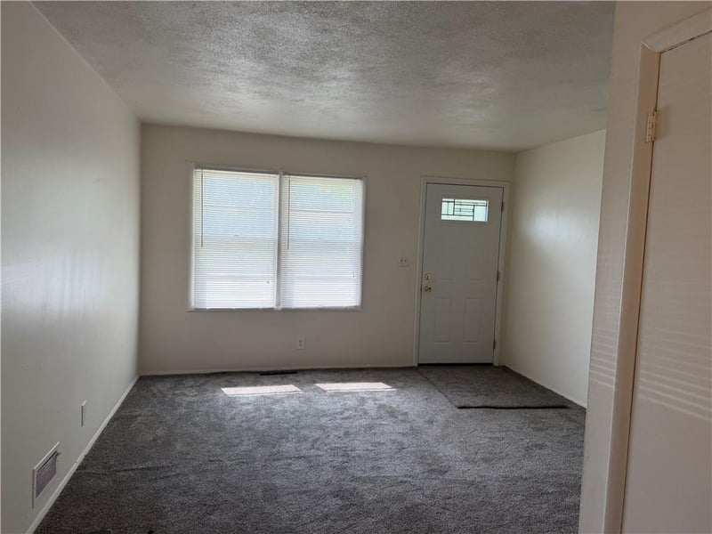 4610 E 40th St, Kansas City, MO 64130