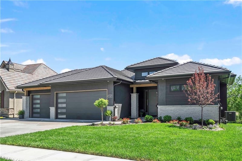 2809 W 175th Pl W, Overland Park, KS 66085