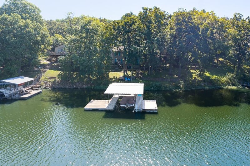 5037 Saratoga Dr, Mclouth, KS 66054