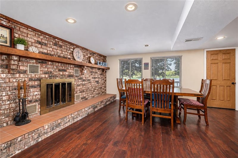 5037 Saratoga Dr, Mclouth, KS 66054