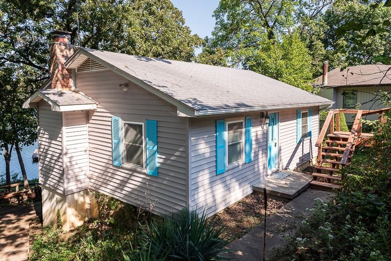 5037 Saratoga Dr, Mclouth, KS 66054