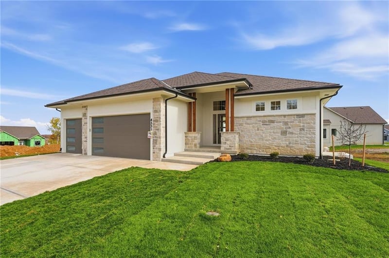 1304 Larkspur Pl, Raymore, MO 64083