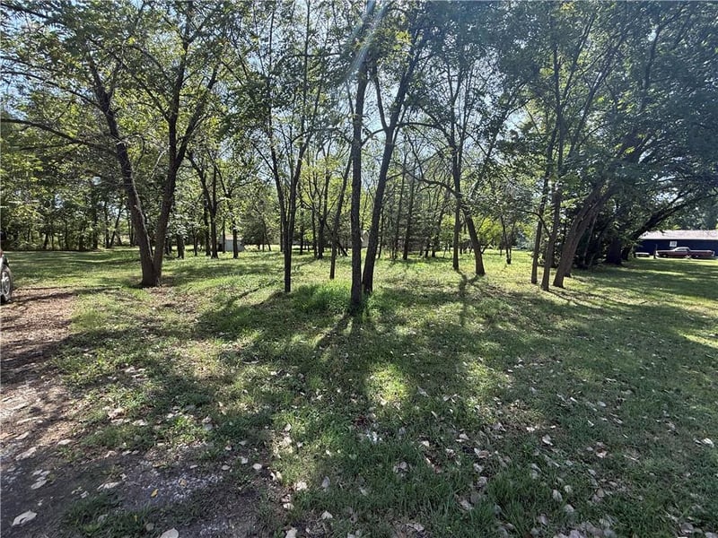 501 N 7th St, Lacygne, KS 66040