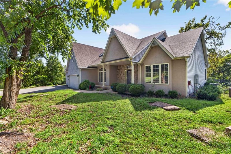 28098 Overbrook Rd, Paola, KS 66071