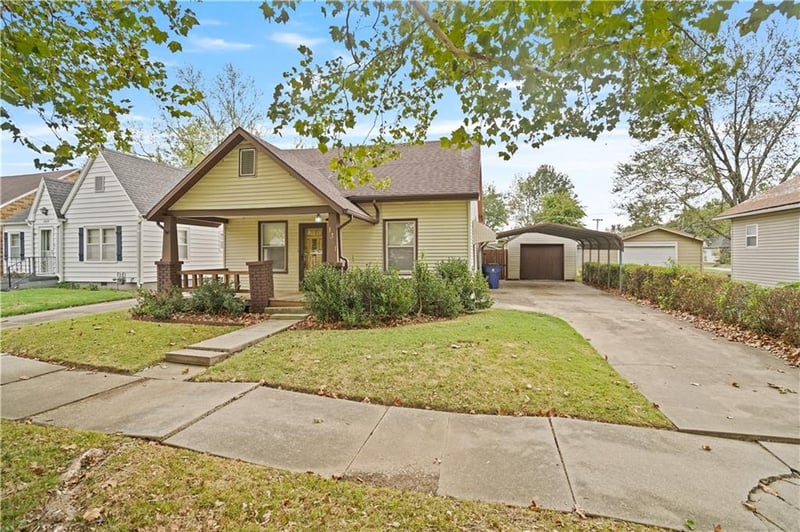 1321 W 6th St, Coffeyville, KS 67337