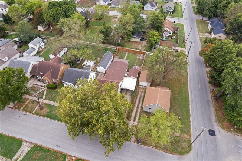 1321 W 6th St, Coffeyville, KS 67337