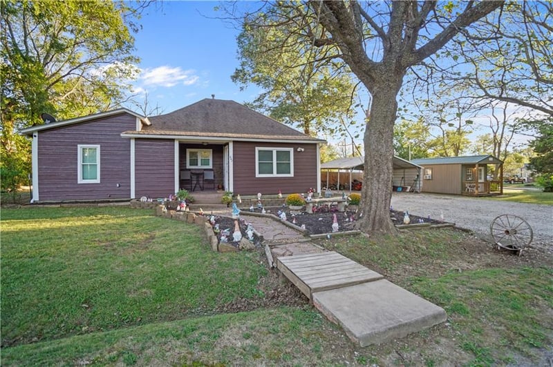 407 W Olive St, Tyro, KS 67364