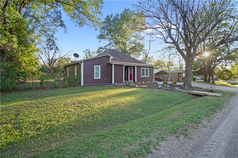 407 W Olive St, Tyro, KS 67364