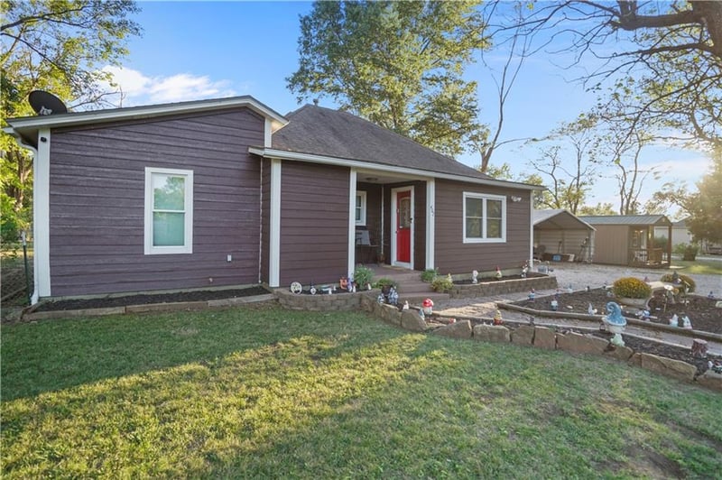 407 W Olive St, Tyro, KS 67364
