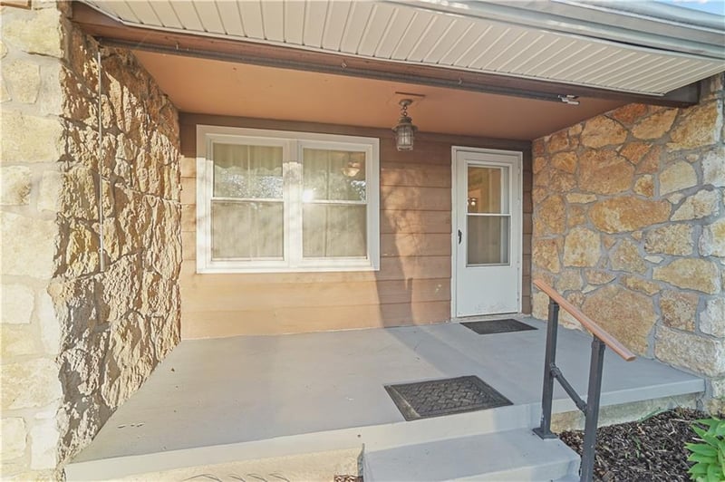 303 S Overlook Dr, Coffeyville, KS 67337