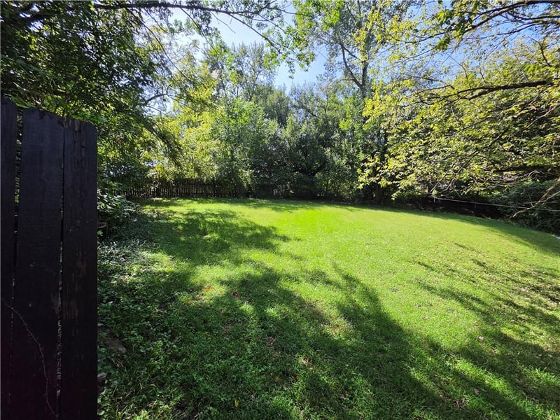 Glenwood Ave, Independence, MO 64053