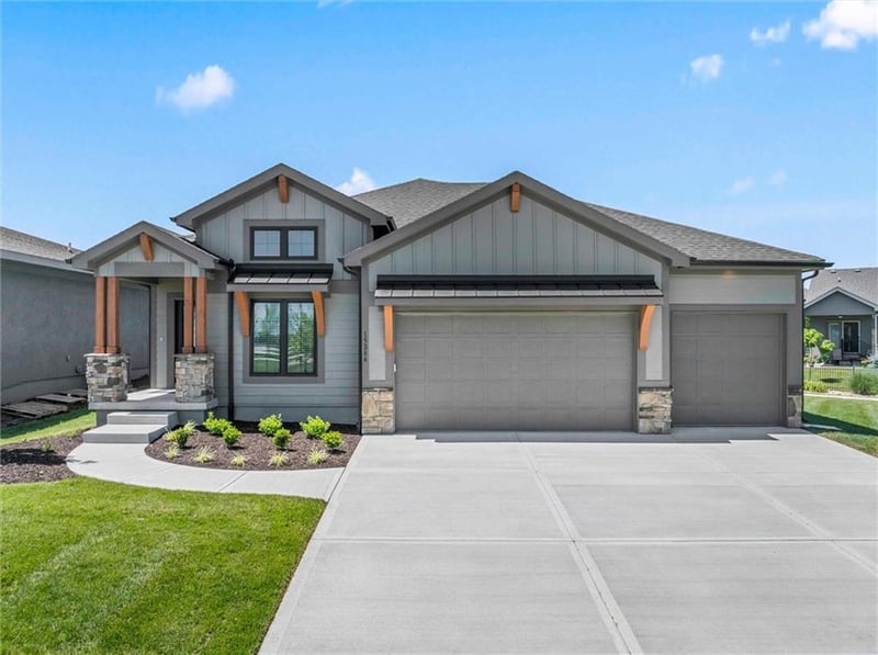 15382 162nd St, Olathe, KS 66062