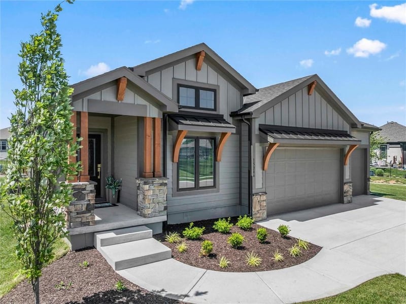 15382 162nd St, Olathe, KS 66062