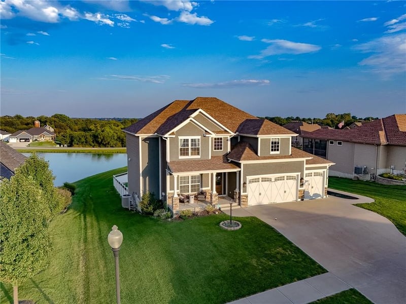 4405 Valley Ridge Dr, St Joseph, MO 64505