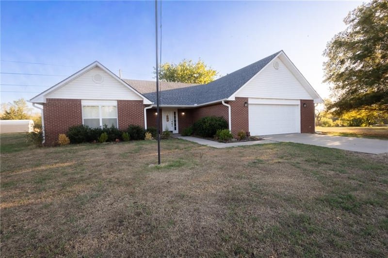 914 Mcbean Ln, Coffeyville, KS 67337