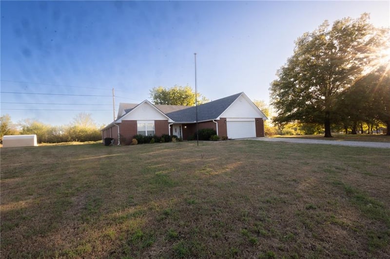 914 Mcbean Ln, Coffeyville, KS 67337