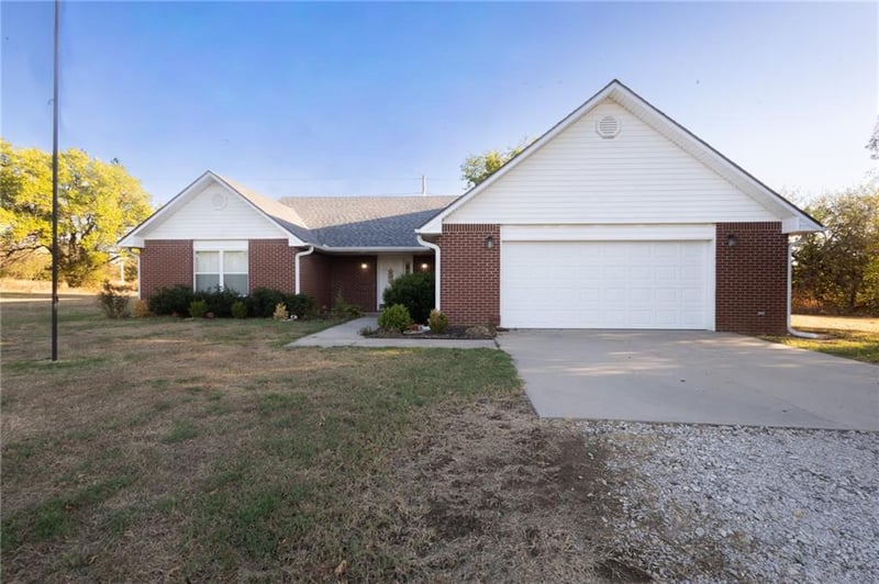 914 Mcbean Ln, Coffeyville, KS 67337