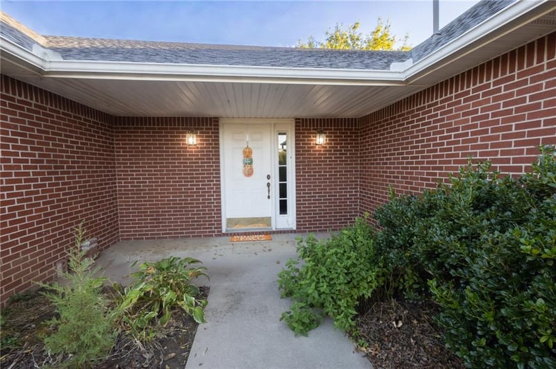 914 Mcbean Ln, Coffeyville, KS 67337