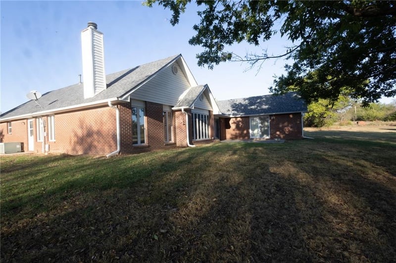 914 Mcbean Ln, Coffeyville, KS 67337