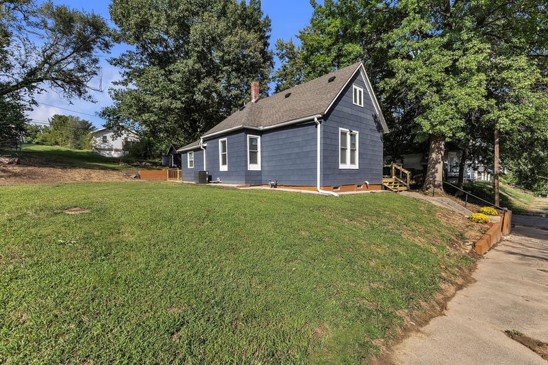 523 Shady Ave, St Joseph, MO 64505