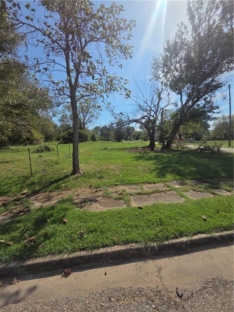 Alfred St, Mulberry, KS 66756