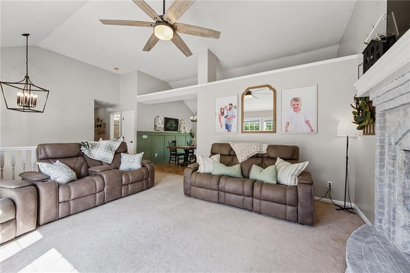 810 S Morgan Dr, Peculiar, MO 64078