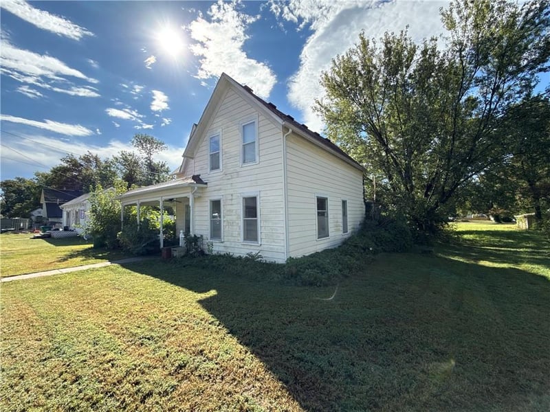 305 W Adams St, Butler, MO 64730