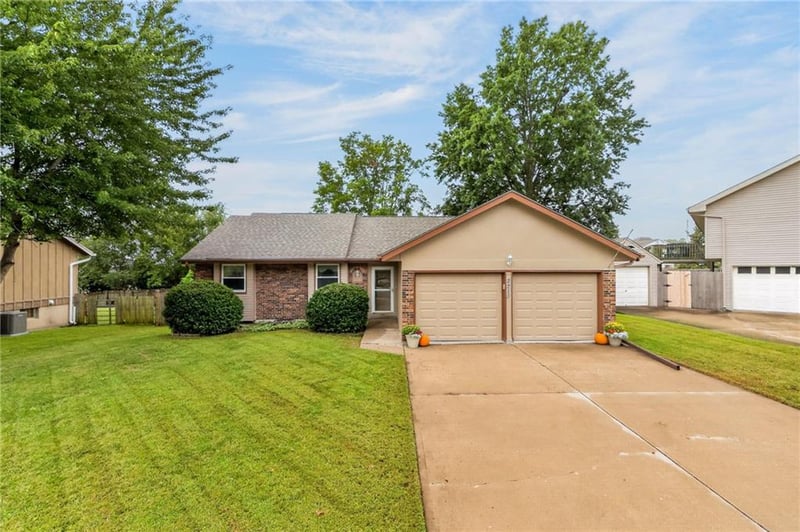 2213 NW 84th Ter, Kansas City, MO 64154