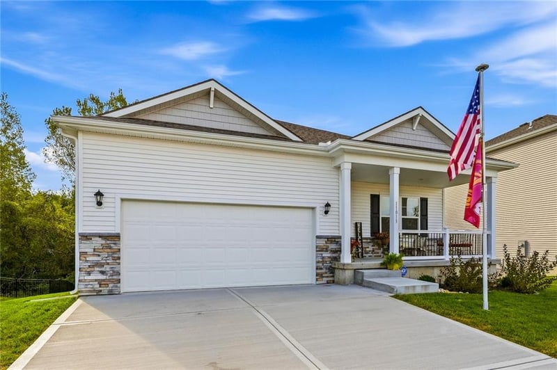 11013 East Ridge Ct, Peculiar, MO 64078