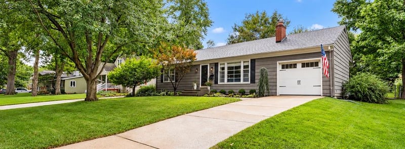 7146 Booth St, Prairie Village, KS 66208